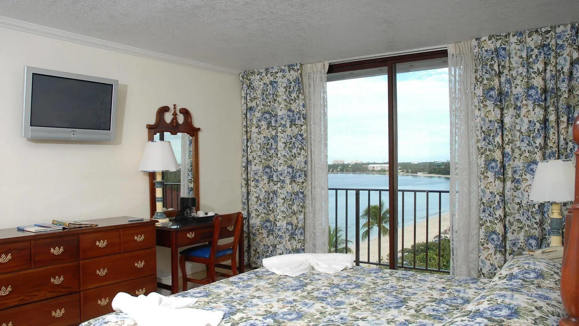 Breezes Resort & Spa All Inclusive, Bahamas (Adults Only) Nassau