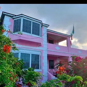 Homestay Bahamas Pink N White Castel Beach Getaway