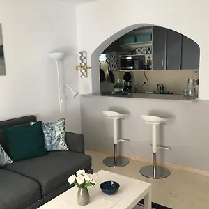 Trinidad Mit Netflix Fuengirola
